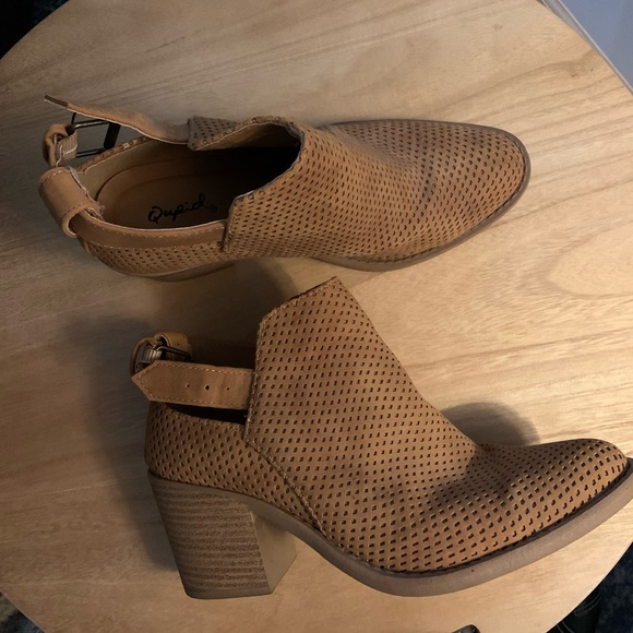 Qupid tan booties with buckle - Picture 3 of 9